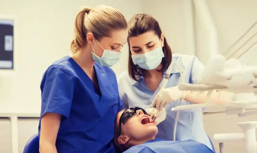 What Are the Signs That I Need Emergency Dental Treatment?